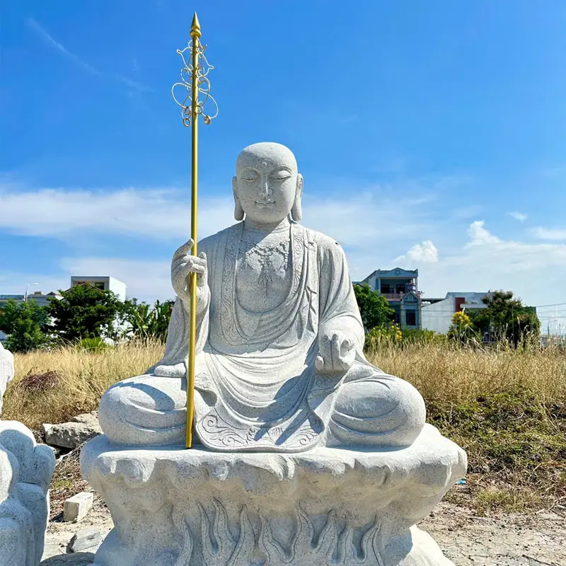 Tượng Địa Tạng Vương Bồ Tát cầm tích trượng