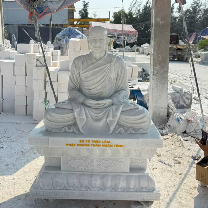 Tượng Phật Hoàng Trần Nhân Tông Đá Trắng Tinh