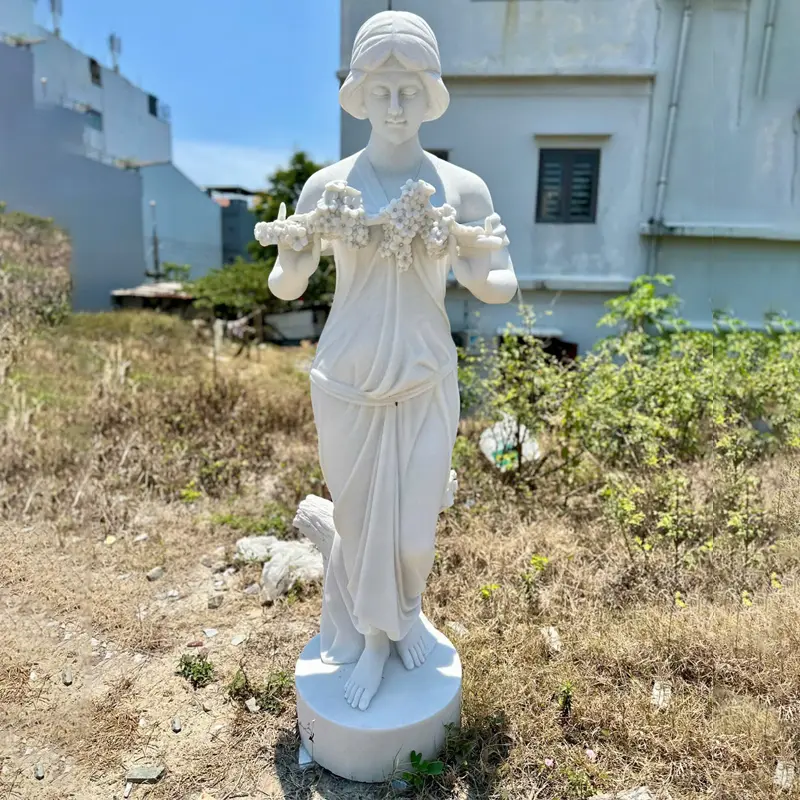Tượng Cô Gái