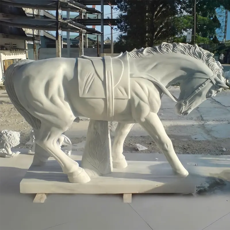 Tượng Con Ngựa Bằng Đá Cẩm Thạch