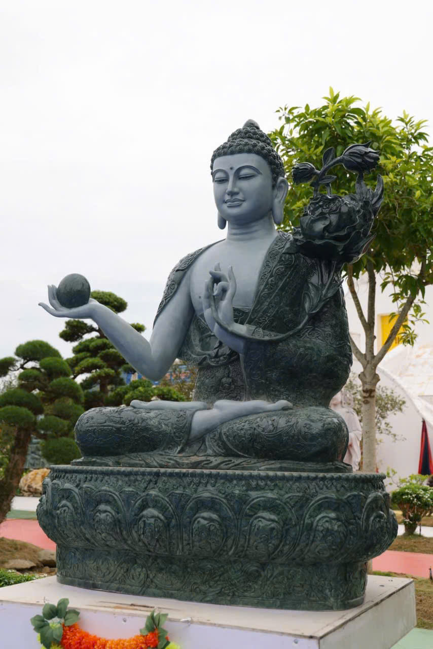 tượng phật thích ca mâu ni bằng đá