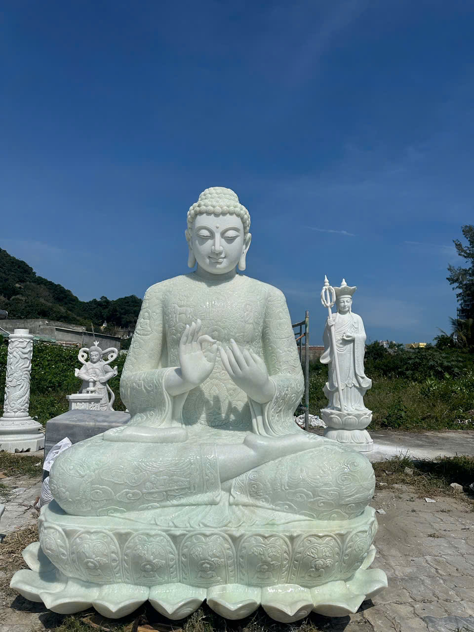 tượng phật thích ca mâu ni bằng đá