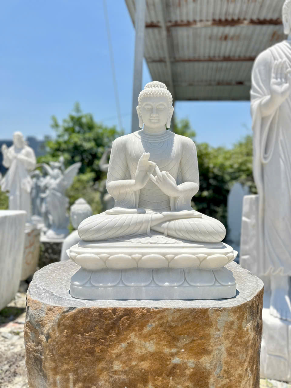 tượng phật thích ca mâu ni bằng đá