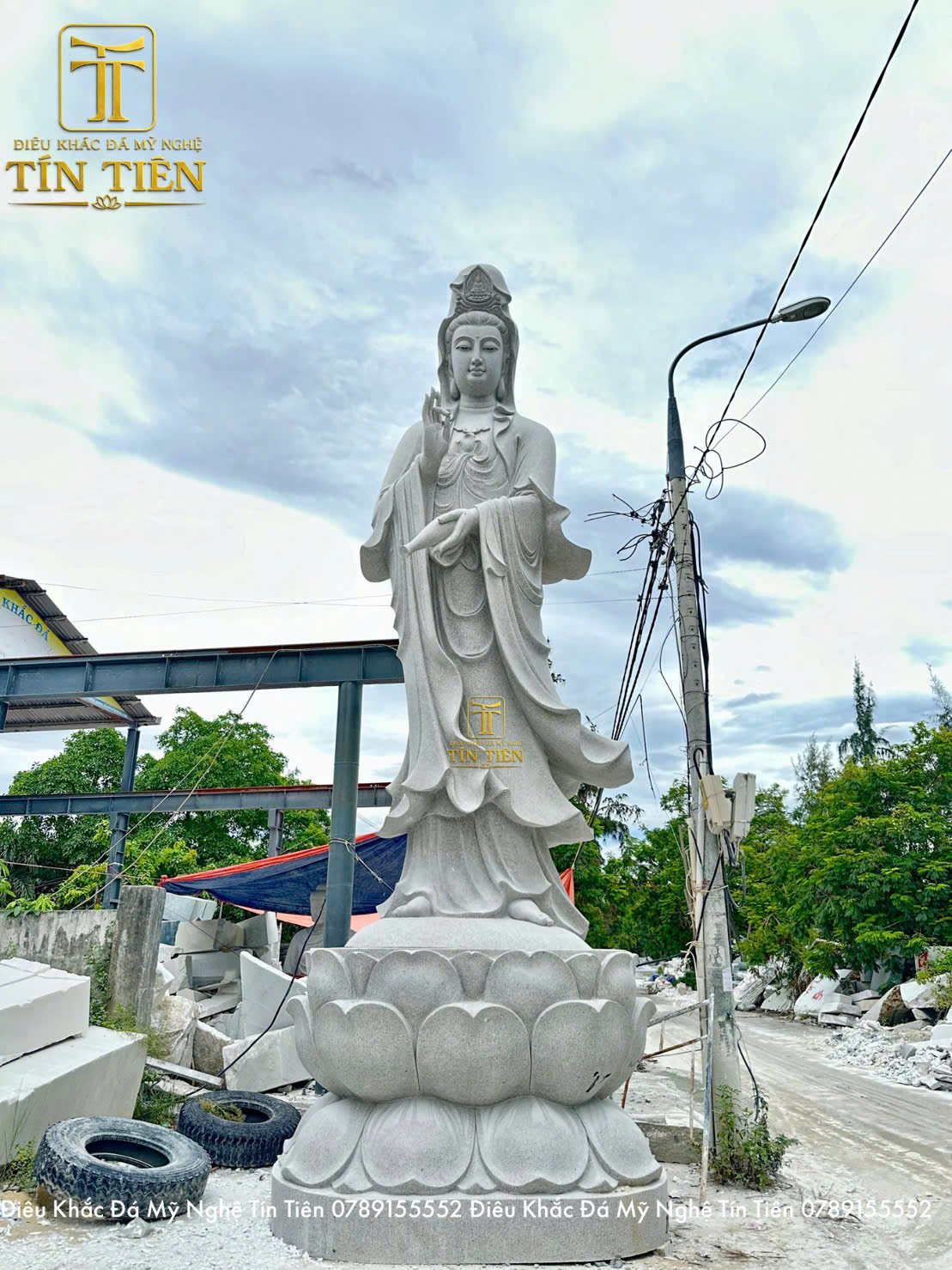 Tượng Quan Thế Âm bồ tát bằng đá