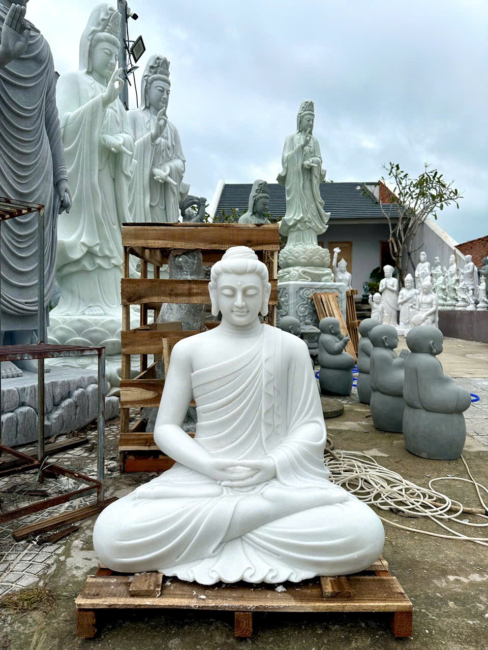 tượng phật thích ca mâu ni bằng đá