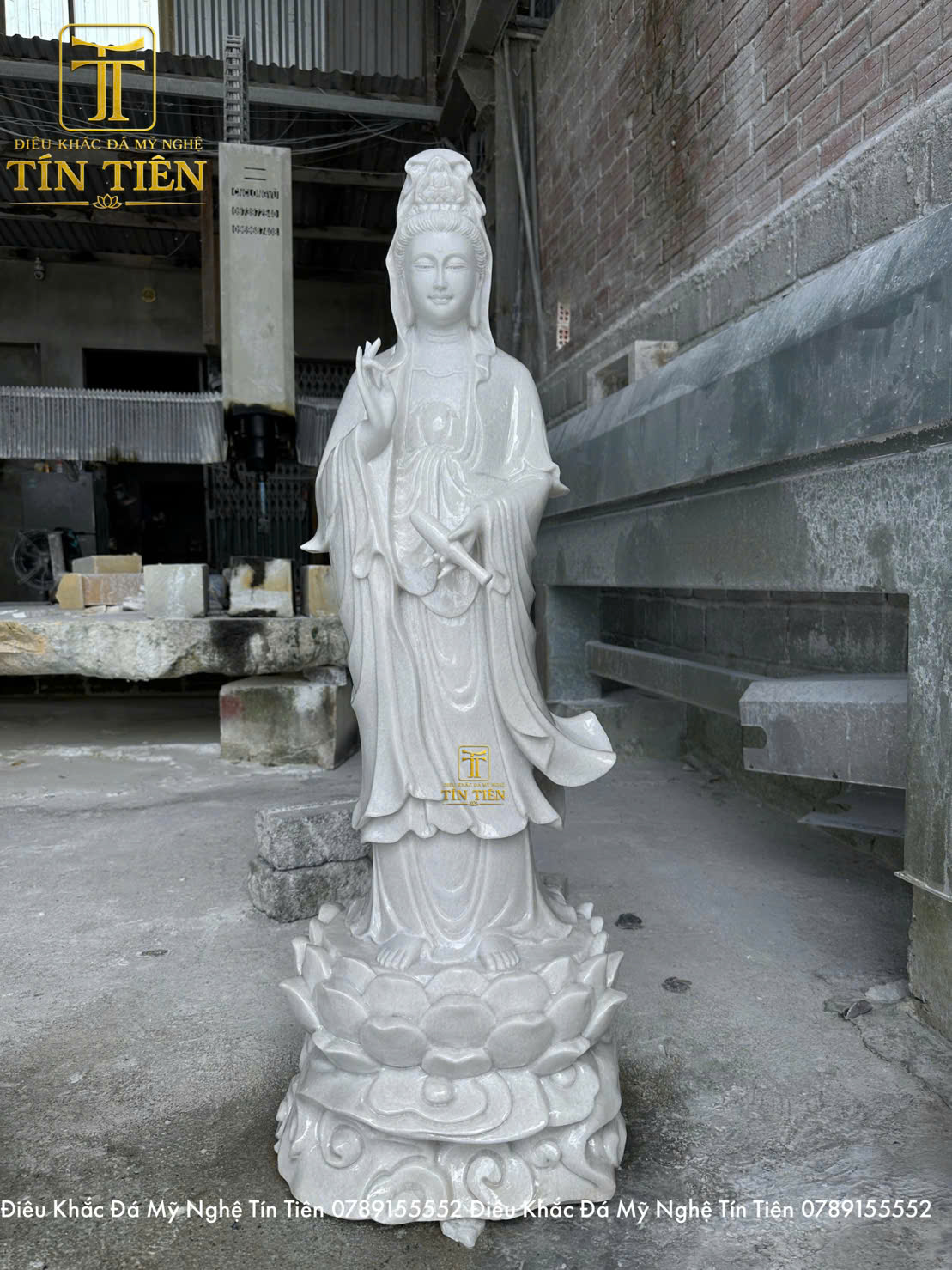 Tượng Quan Thế Âm bồ tát bằng đá