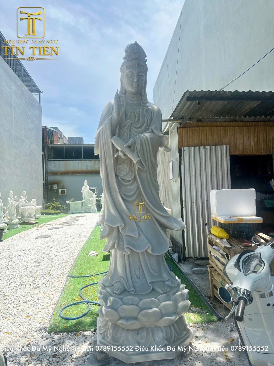 Tượng Quan Thế Âm bồ tát bằng đá