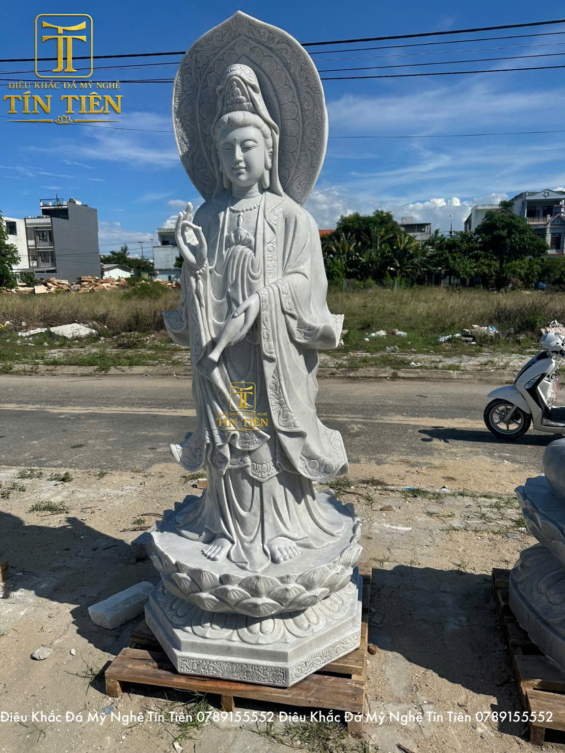 Tượng Quan Thế Âm bồ tát bằng đá