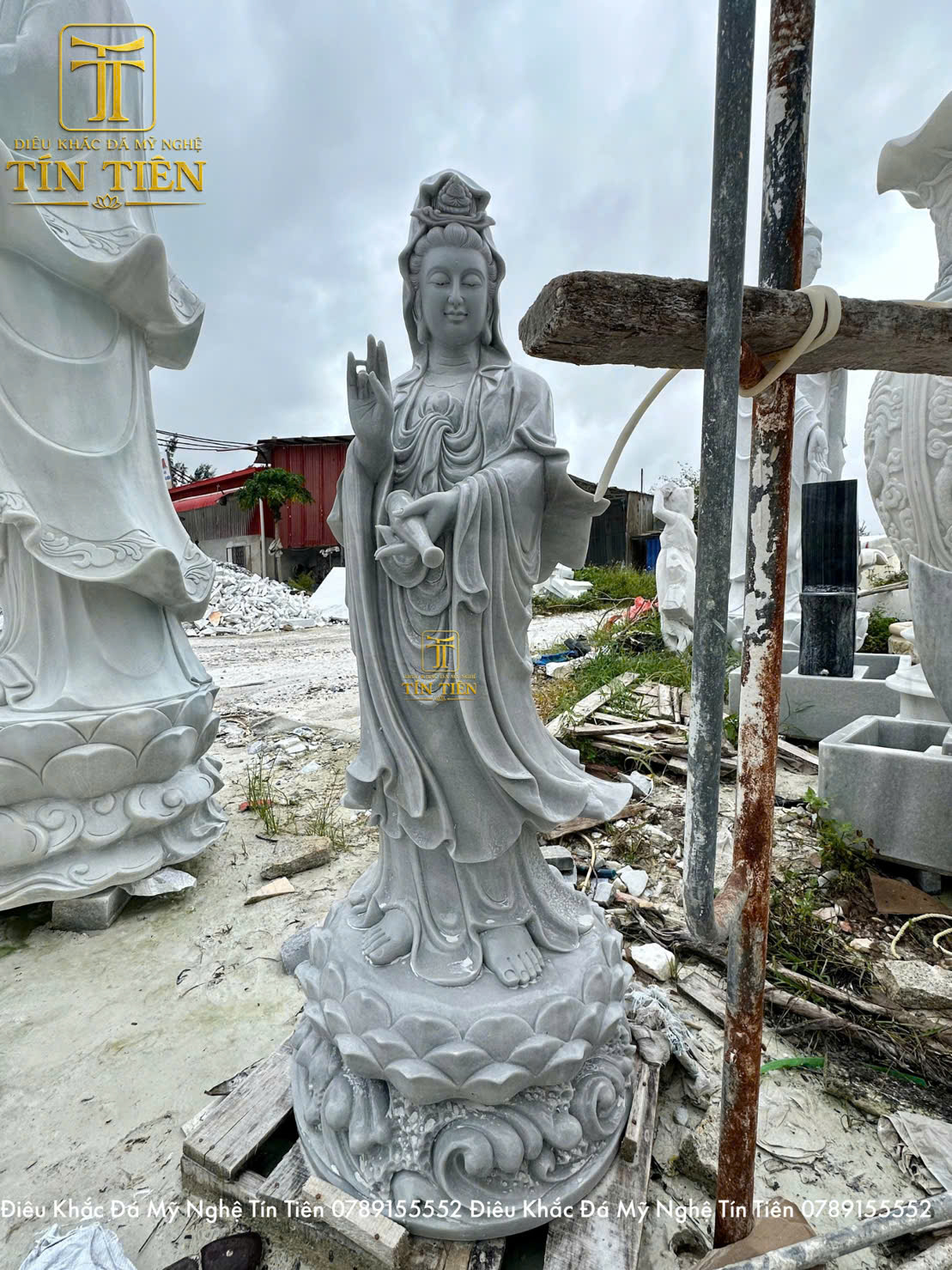 Tượng Quan Thế Âm bồ tát bằng đá