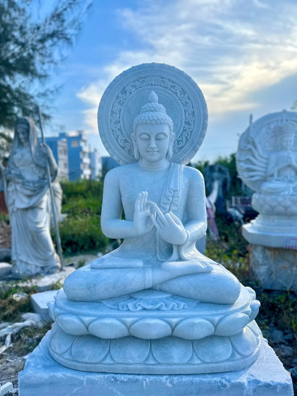 tượng phật thích ca mâu ni bằng đá